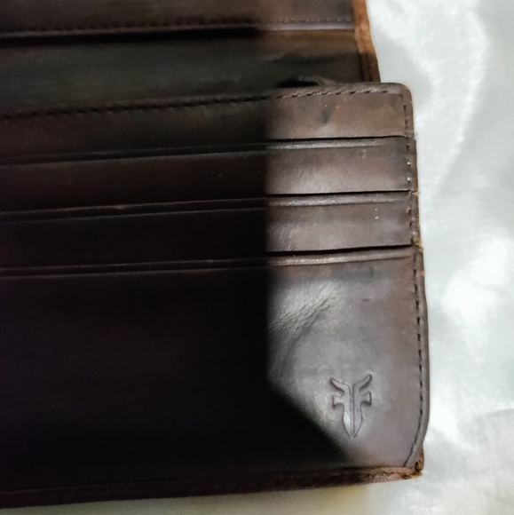 Frye warm chocolate brown leather zippered pocket card slots wallet - Picture 7 of 7